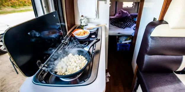 Cuisine Nomade : Conseils et Recettes pour Cuisiner en Camping-car